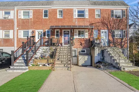 271-34 77th Rd, New Hyde Park, NY 11040