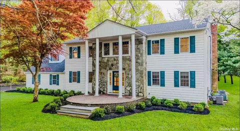 12 Crooked Oak Rd, Belle Terre, NY 11777