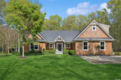 8 Crescent Way, Shelter Island, NY 11964