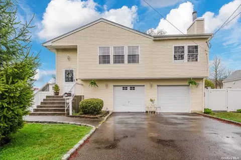 41 Kenyon Ave, West Babylon, NY 11704