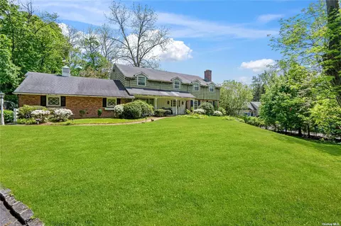130 Stonytown Rd, Manhasset, NY 11030
