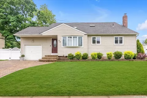 20 Jerold St, Plainview, NY 11803