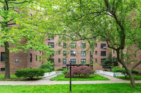83-20 98 St #5N, Woodhaven, NY 11421