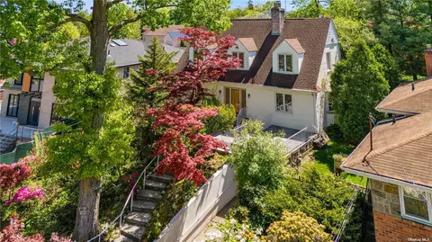 49-35 Annadale Ln, Little Neck, NY 11362