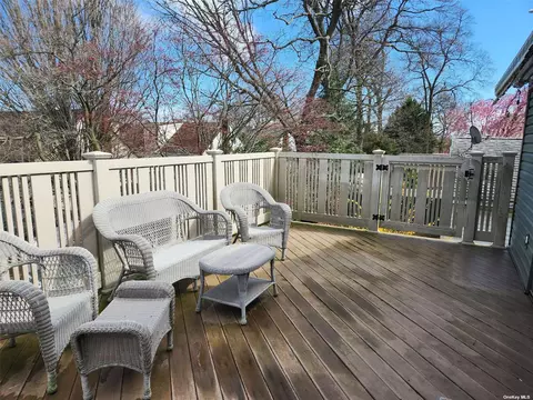 172 Beachview St, Copiague, NY 11726