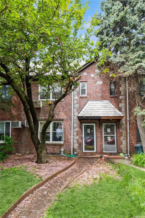 75-08 Vleigh Pl, Flushing, NY 11367