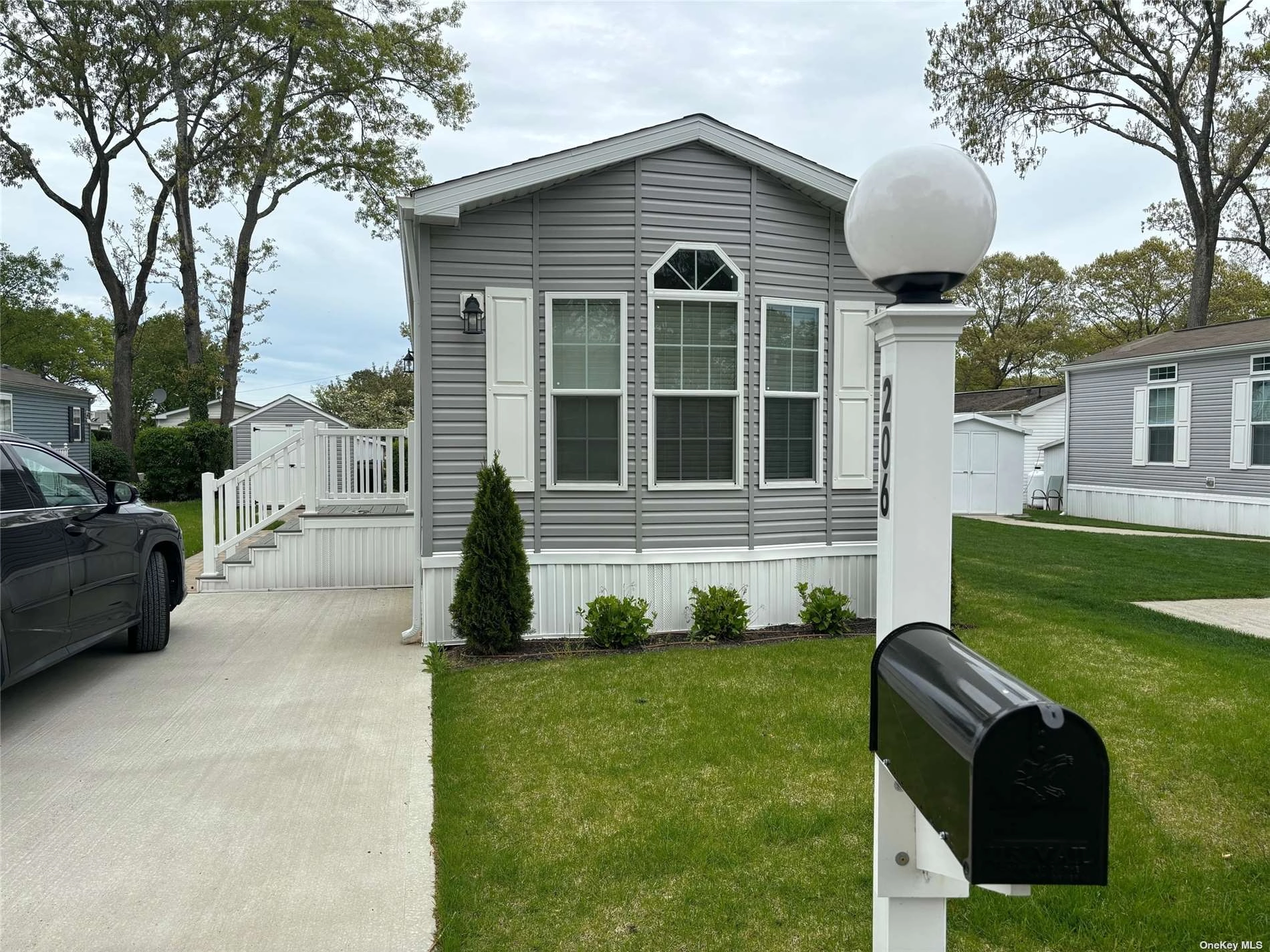 1661-206 Old Country Rd