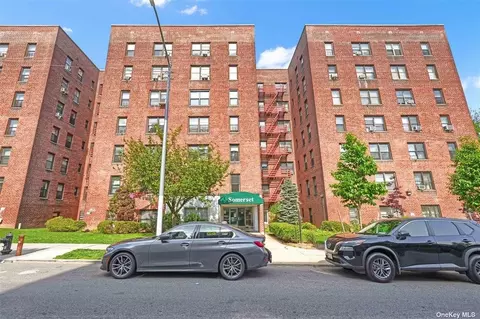 83-85 116 St #1M, Richmond Hill, NY 11418