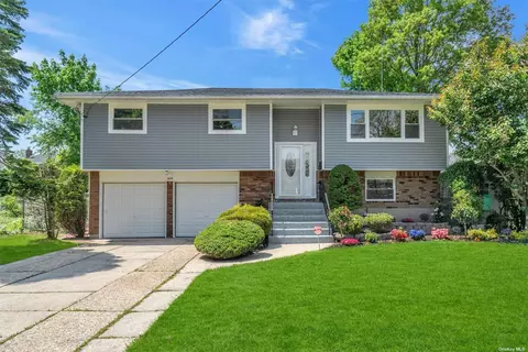 40 Pacific St, North Babylon, NY 11703