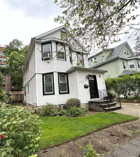 162-18 78th Rd, Flushing, NY 11366 photo 1