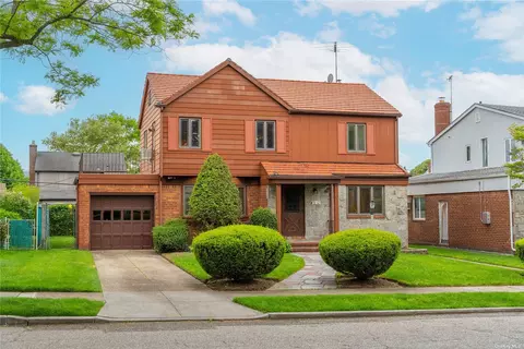 79-12 215th St, Oakland Gardens, NY 11364