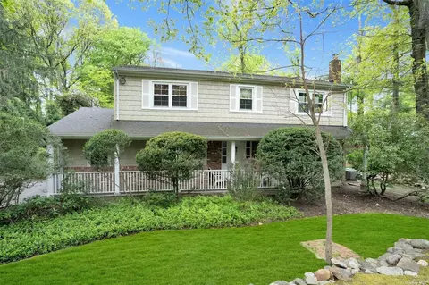 3 Knox Pl, Dix Hills, NY 11746