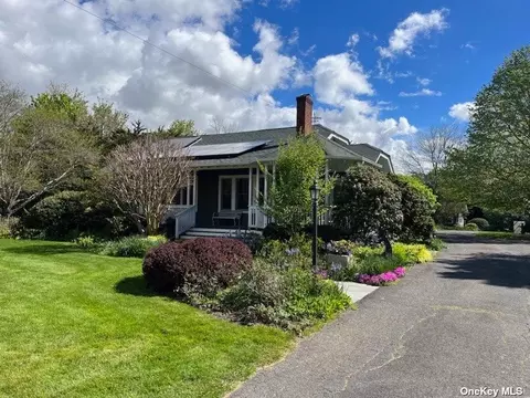 33 Culver Ln, East Moriches, NY 11940