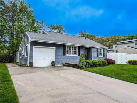 55 Superior St, Port Jefferson Station, NY 11776