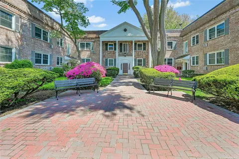 43 N Forest Ave #D-1, Rockville Centre, NY 11570