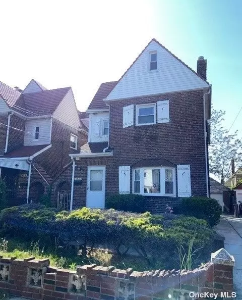 130-50 228th St, Laurelton, NY 11413