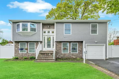 257 N Erie Ave, Lindenhurst, NY 11757