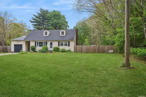85 Wilson Ave, Medford, NY 11763