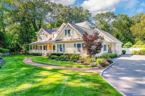 1 Woodstone Ct, South Huntington, NY 11746