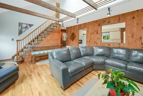 515 2nd St S, East Northport, NY 11731