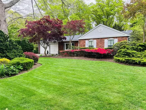 20 Salisbury Run, Mount Sinai, NY 11766