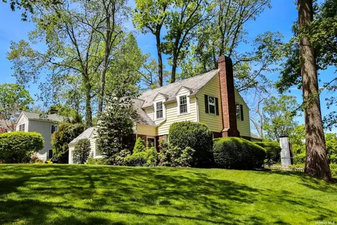 91 Longridge Rd, Plandome, NY 11030