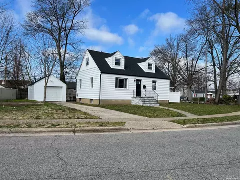 22 Grant St, Hempstead, NY 11550