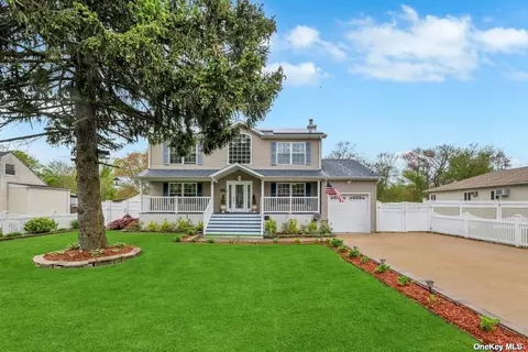 1062 Brookdale Ave, Bay Shore, NY 11706