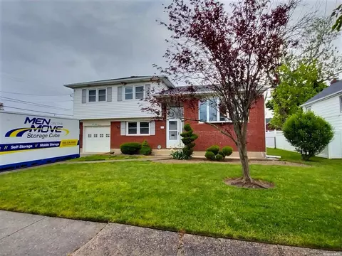 127 George Pl, Oceanside, NY 11572