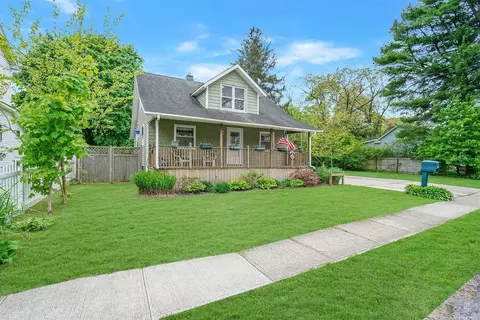 22 Nassau St, Islip Terrace, NY 11752