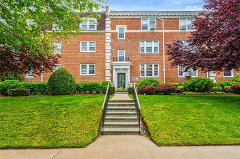 115 Second St #C2, Garden City, NY 11530