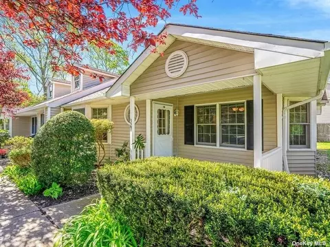 327 Oakwood Ave #327, Bayport, NY 11705