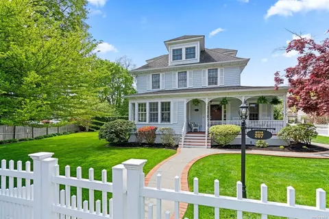 207 Ocean Ave, Northport, NY 11768