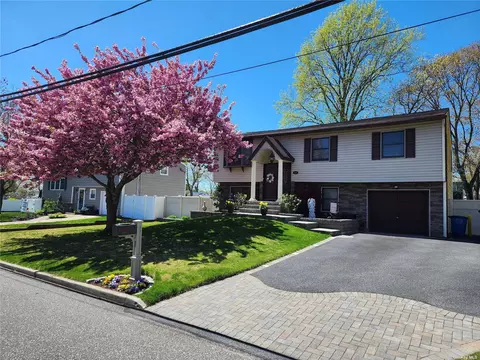 142 Ruland Rd, Selden, NY 11784