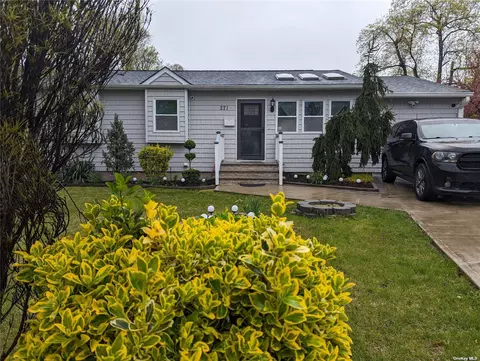 271 Rosevale Ave, Ronkonkoma, NY 11779