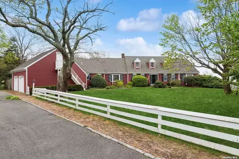 39 Saltmeadow Ln, Bayport, NY 11705