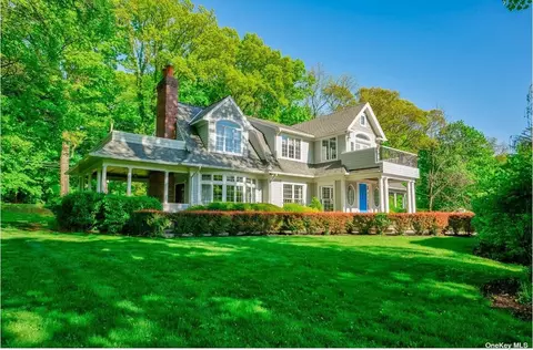 28 Overlook Rd, Locust Valley, NY 11560