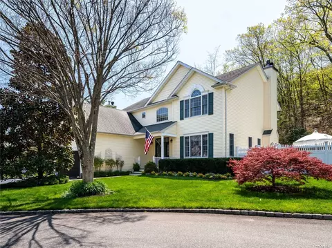 6 Ladder Ct, Huntington, NY 11743
