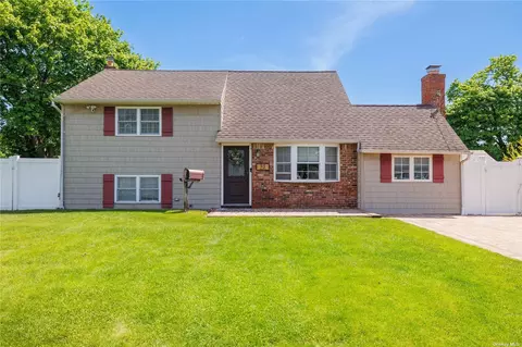 95 Stellenwerf Ave, Islip Terrace, NY 11752