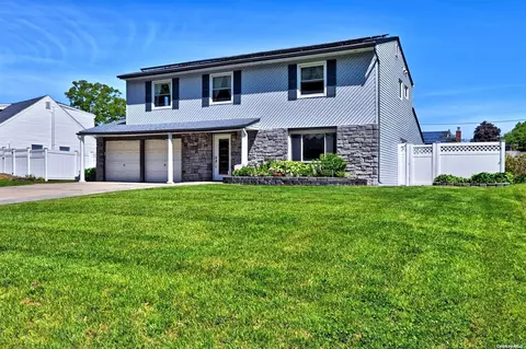 5 Dellmarie Ln, Nesconset, NY 11767