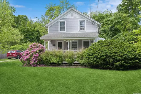 174 Blue Point Ave, Blue Point, NY 11715