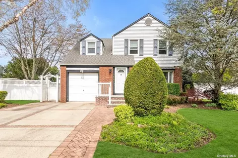 1591 Warren St, East Meadow, NY 11554