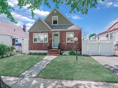 121-28 Grayson St, Springfield Gardens, NY 11413