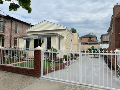 135-43 124th St, South Ozone Park, NY 11420