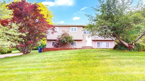 6 Regina Dr, Highland Mills, NY 10930