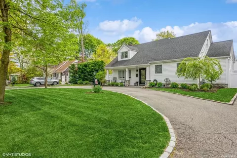 3694 Lufberry Ave, Wantagh, NY 11793