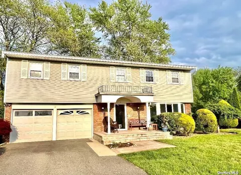 3 Cedar Ct, East Northport, NY 11731