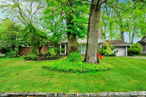 265 Revere Rd, East Hills, NY 11577