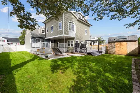 79 Martha St, Freeport, NY 11520