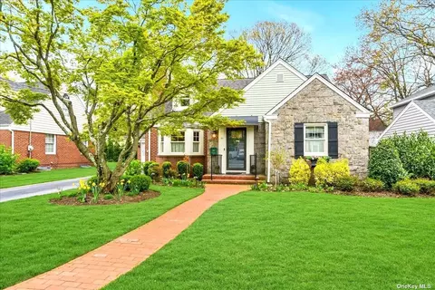 47 Sydney Ave, Malverne, NY 11565